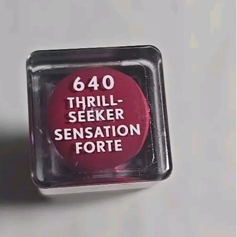 Covergirl Exhibitionist 24 Hour Ultra Matte Lipstick‎ Thrill Seeker #640